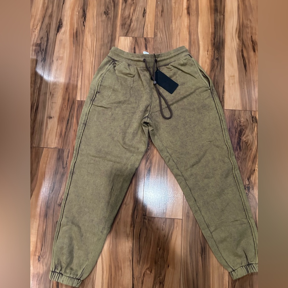 Men’s NWT Alphalete joggers Size Small